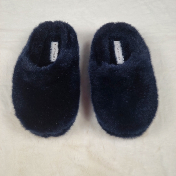 Steve Madden size 7 dark navy fluffy slippers NWOT - Picture 2 of 3